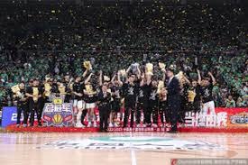 拉维亚开赛8分钟离场，球迷：他是我见过最易受伤的球员之一