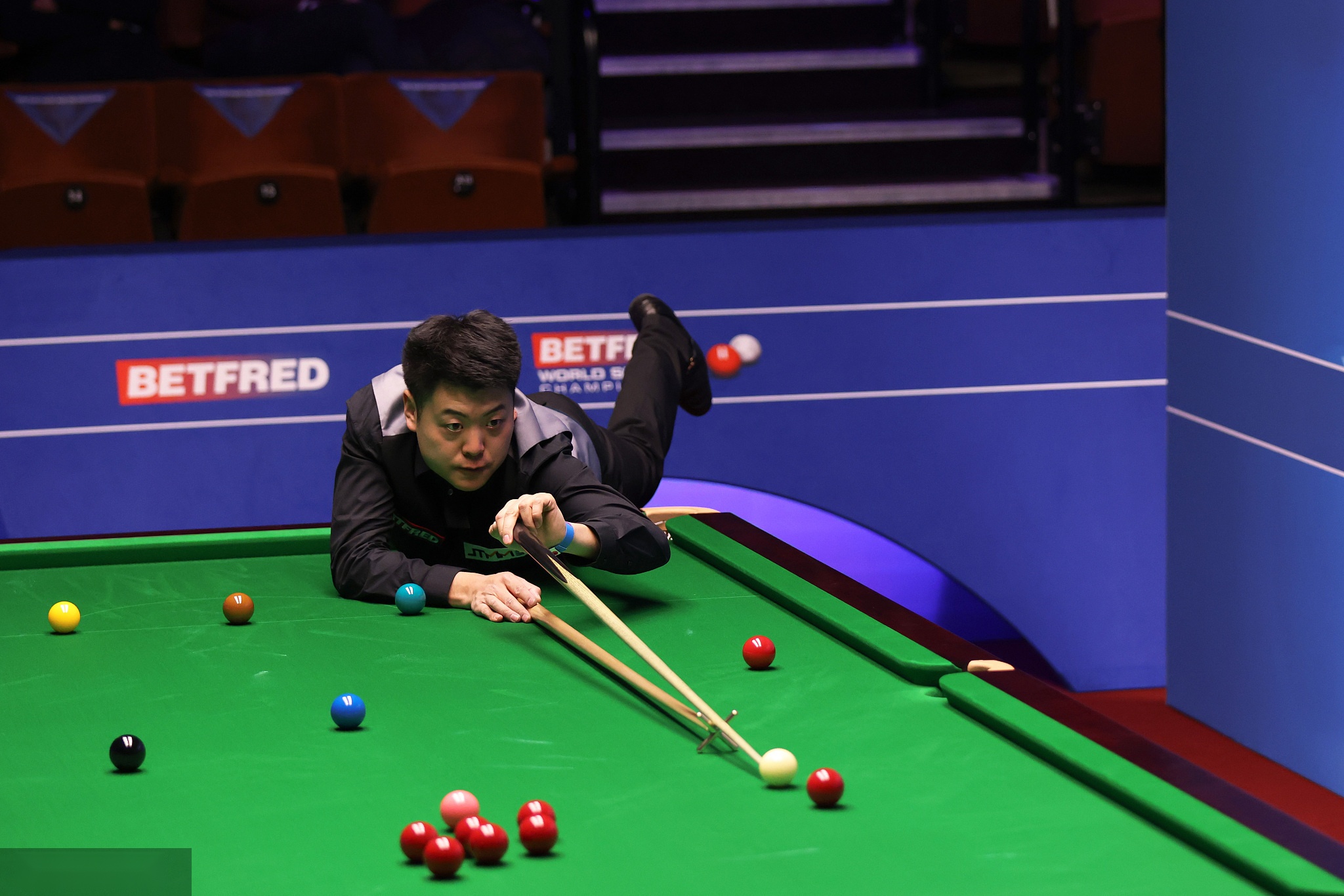 地面缠斗中 地面缠斗中